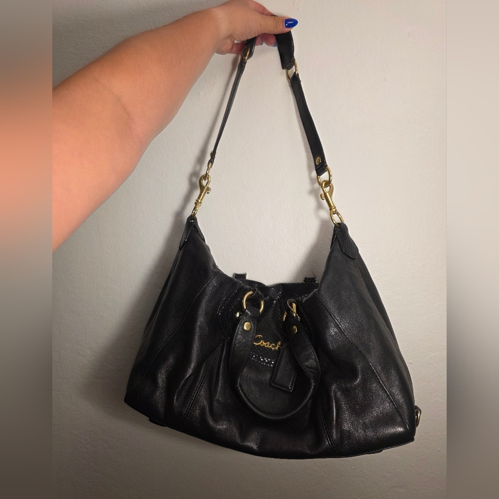 SOLD🚫 Coach Elegant Black Leather Handbag / Shoulder bag